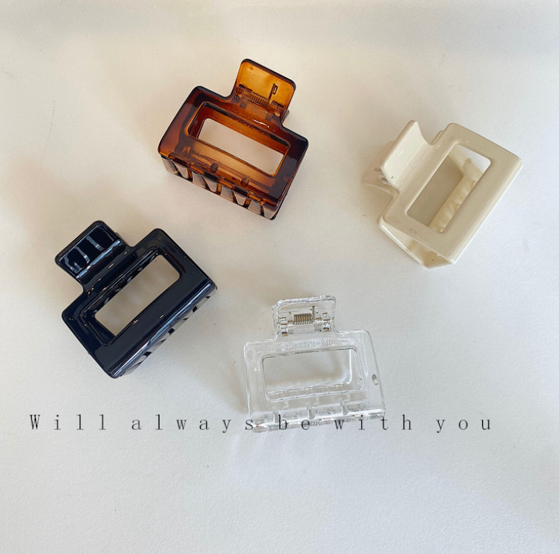 [SG Seller | Light & Tight] 5cm Medium Size Korean Vintage Amber Acrylic Hair Claw Grip Clip, texture hollow ins high-quality hairpin top clip for women